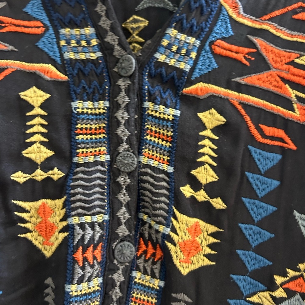 Johnny Was high low embroidered S long sleeve top